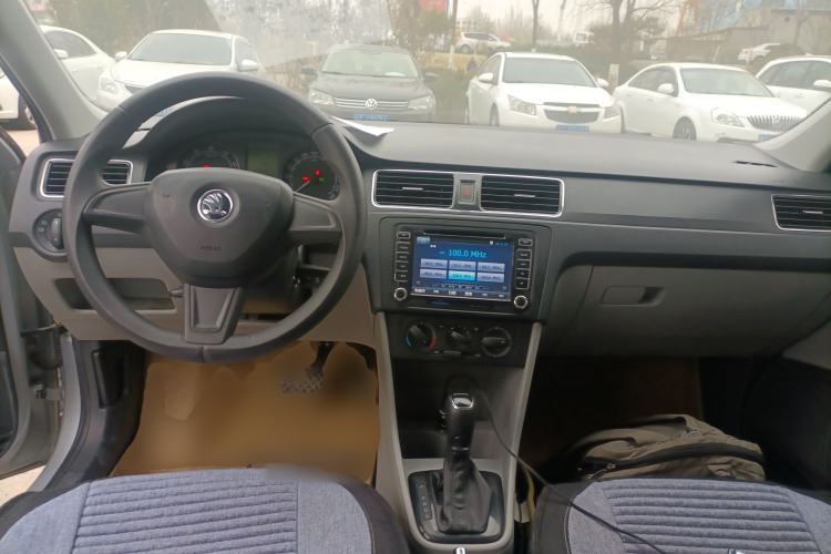 Used Skoda Rapid 2015 1.6L Automatic Smart Selection Model