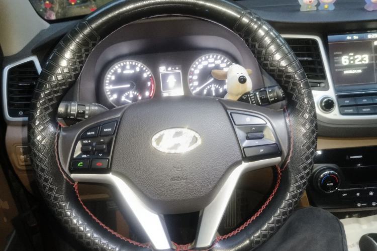 Used Hyundai Tucson 2015 1.6T Dual-Clutch Two-Wheel-Drive Smart Model Steering Wheel