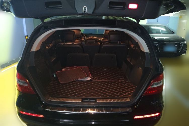 Used Mercedes-Benz R-Class 2015 R 320 4MATIC Luxury Model Trunk