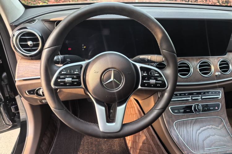 Used Mercedes-Benz E-Class 2019 E 260 L Interior 6