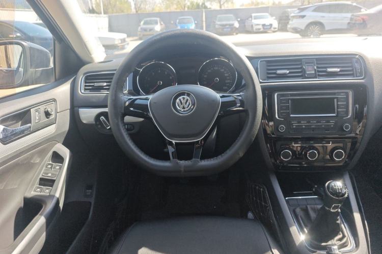 Used Volkswagen Sagitar 2015 1.6L Manual Comfort Model Steering Wheel