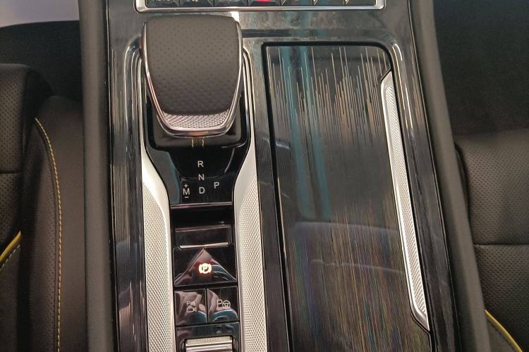 Used Hongqi H6 2023 2.0T ZhiZhen Edition Gear Lever