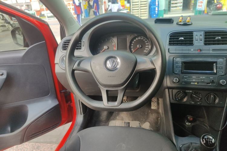 Used Volkswagen Polo 2016 1.4L Manual Fashion Model Steering Wheel