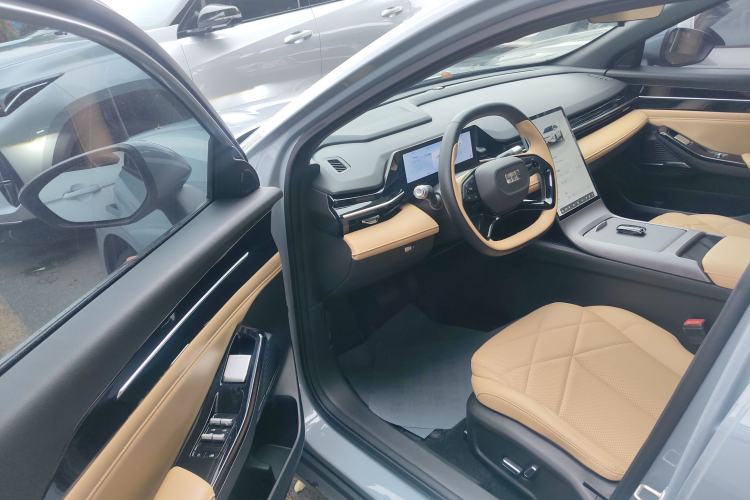 Used Geely Galaxy L6 2024 125km PLUS Dragon Edition Driver Seat