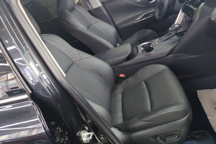 Used Toyota Harrier 2022 2.0L CVT Two-Wheel Drive Deluxe Edition
