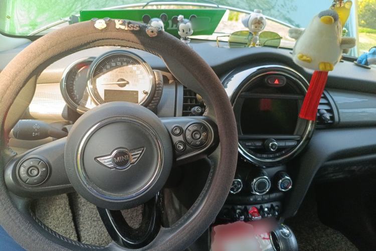 Used MINI 2016 1.5T COOPER Five-Door Edition Center Console