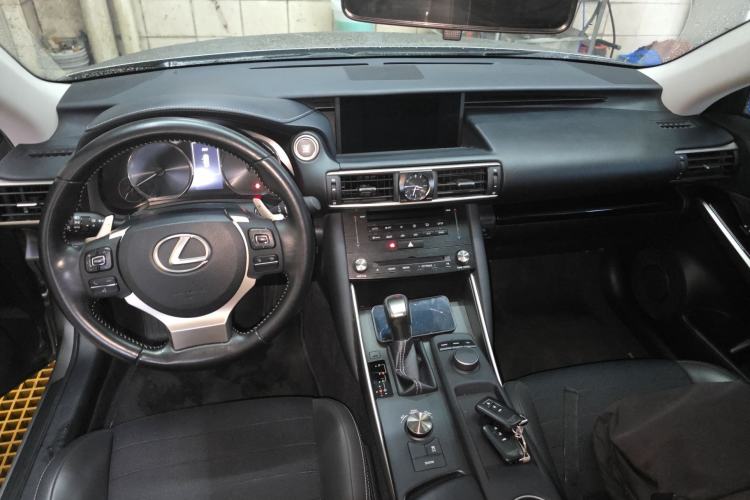 Used Lexus IS 2017 300 Leading Edition Center Console