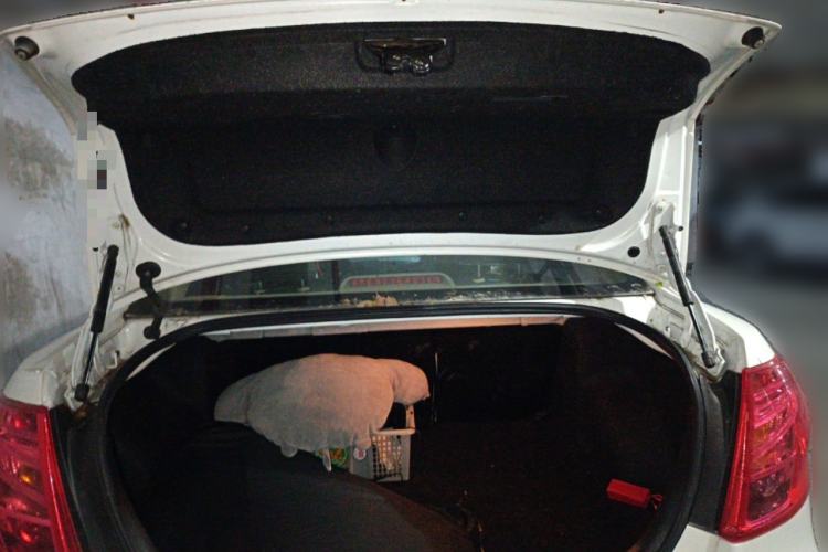 Used Bestune B50 2013 1.6L automatic luxury version Trunk