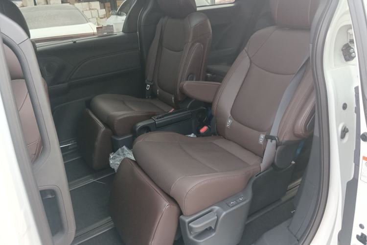 Used Toyota Granvia 2026 Model 2.5L Hybrid Prestige PLUS Four-Wheel Drive Edition