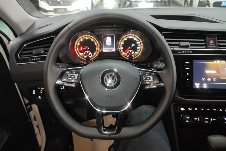 Used Volkswagen Tiguan L 2020 330TSI Automatic Two-Wheel Drive Smart Luxury Edition China VI Standard