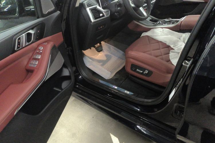 Used BMW X5 2025 Model, xDrive 30Li Prestige M Sport Night Package
