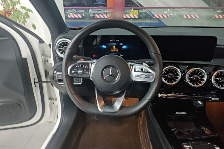 Used Mercedes-Benz A-Class 2022 Revised Version A 200 L Sport Sedan Fashionable Style
