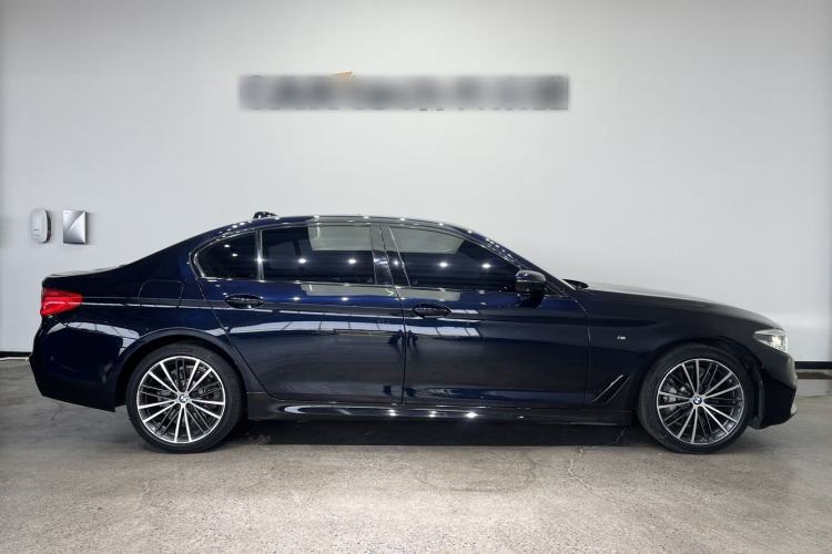 Used BMW 5 Series 2019 Restyled 530Li Luxury Edition M Sport Package Exterior 3