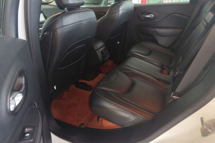 Used Jeep Cherokee 2016 2.0L Superior Edition