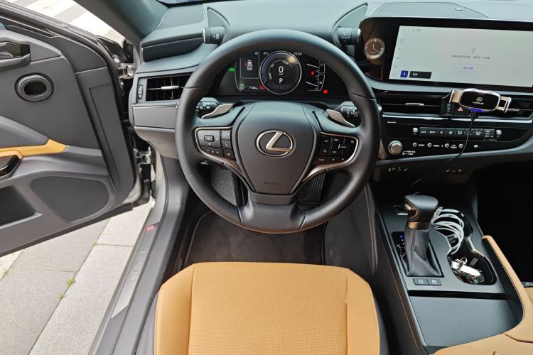 Used Lexus ES 2022 300h Deluxe Edition Steering Wheel