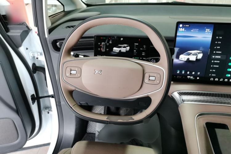 Used XPeng X9 2025 740 Ultra-Long Range Max Steering Wheel