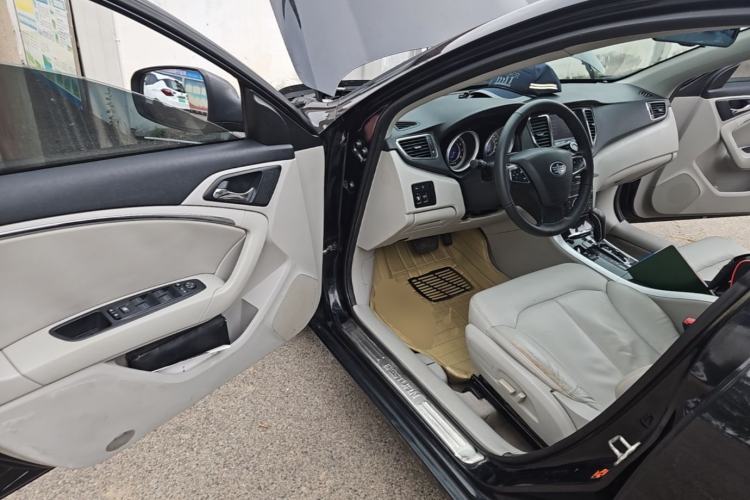 Used Bestune B90 2012 2.0L Automatic Luxury Edition
