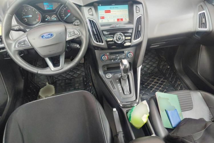 Used Ford Focus 2015 Hatchback 1.6L Automatic Fashion Edition Center Console