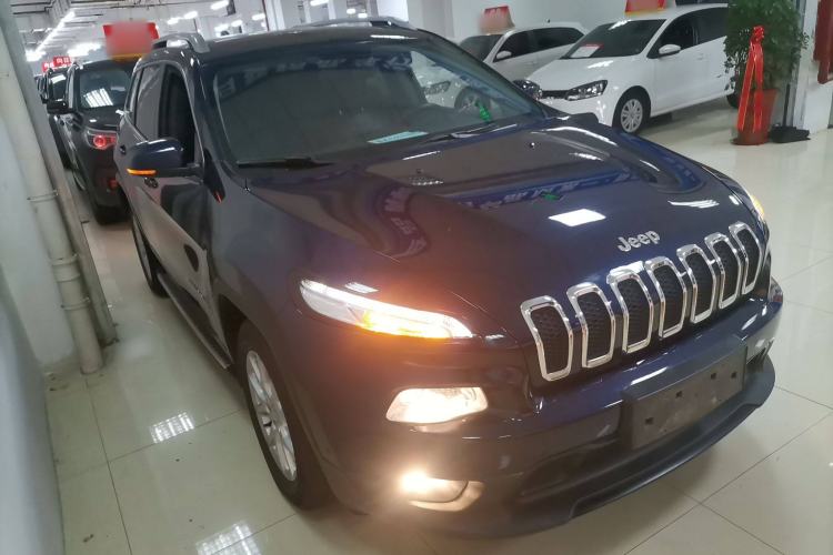 Used Jeep Cherokee 2016 2.0L Superior Edition