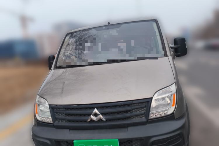 Used SAIC MAXUS Xintu V80 2014 2.5T Aotuntong Short Wheelbase Mid-Roof Model
