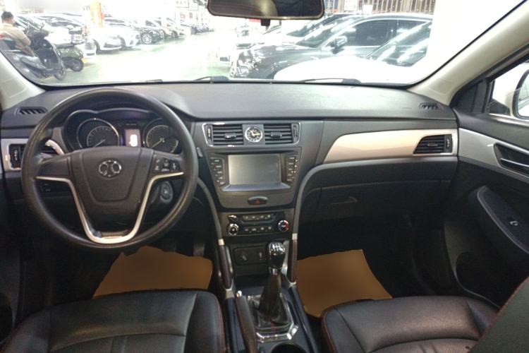 Used BAIC Senova X55 2016 1.5L Manual Comfort Version Center Console