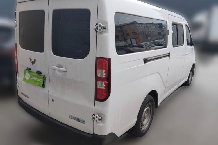 Used Wuling Yangguang 2024 300KM Comfort Version Passenger Van 75kW
