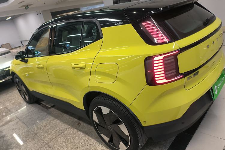 Used Volvo EX30 2025 Rear-Drive Long-Range Version Ultra