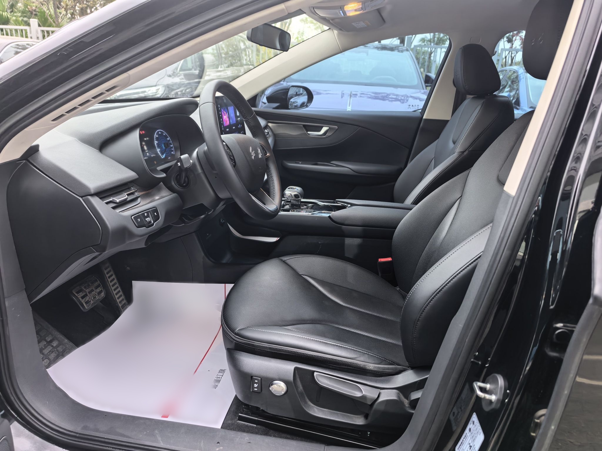 Переднее сиденье в автомобиле