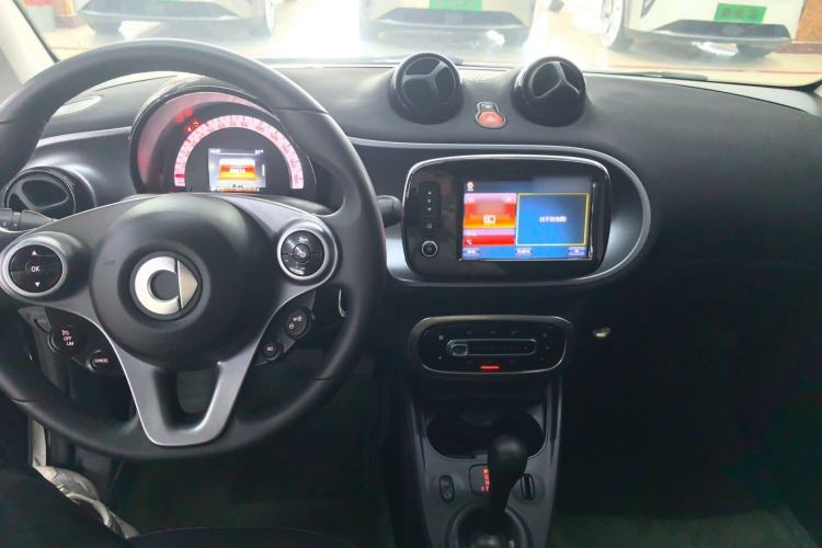 Used smart fortwo 2019 0.9T 66kW Hardtop Wind Power Edition China VI Center Console