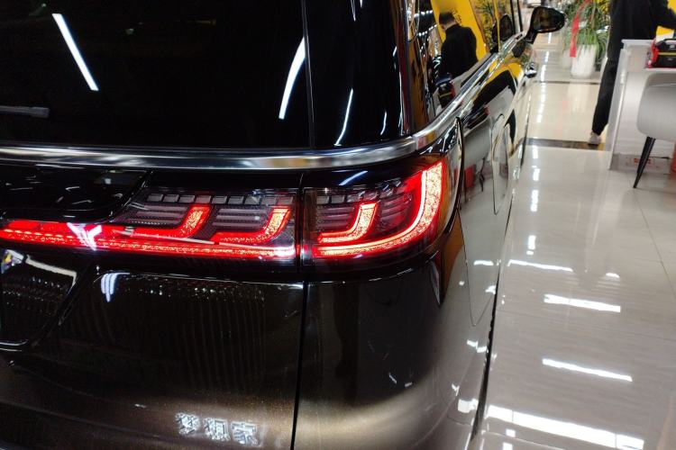 Used VOYAH Dream 2025 PHEV Four-Wheel-Drive Flagship Kunpeng Edition
