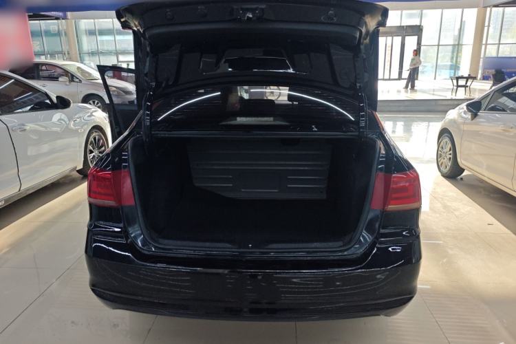 Used Volkswagen Santana 2018 1.5L Automatic Fashion Edition Trunk