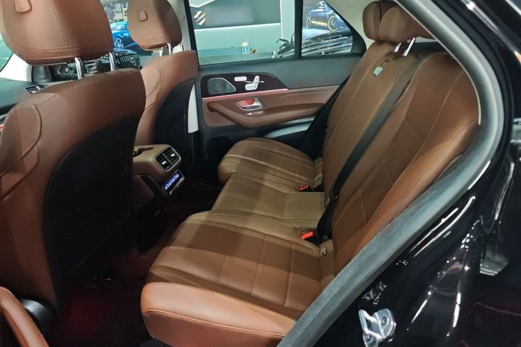 Used Mercedes-Benz GLE 2024 Refreshed GLE 350 4MATIC Stylish Edition Left Rear Seat