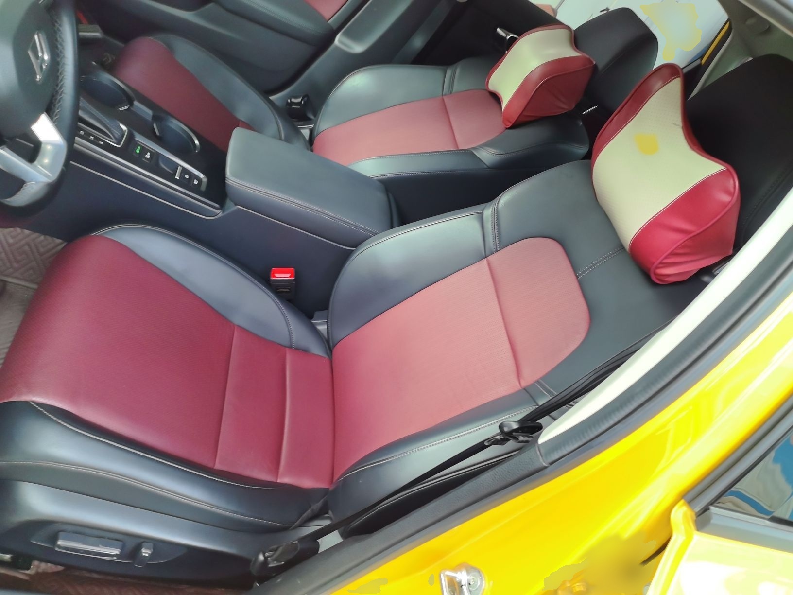 Переднее сиденье в автомобиле