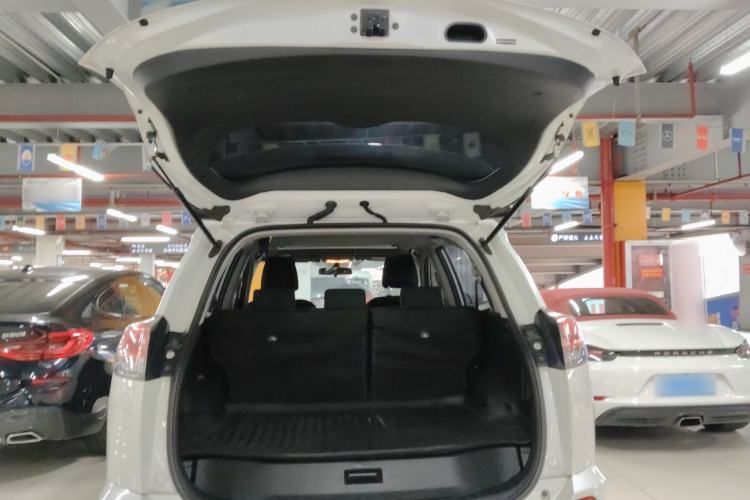 Used Toyota RAV4 2016 2.0L CVT Two-Wheel Drive Fashion Edition China V Standard