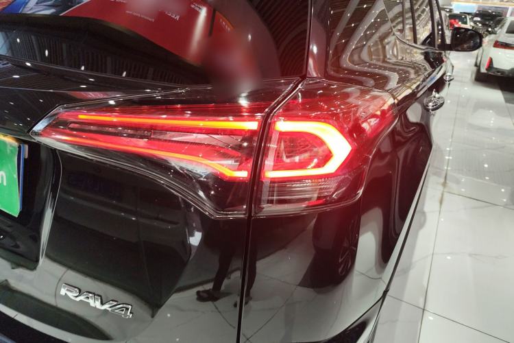 Used Toyota RAV4 2016 2.0L CVT Two-Wheel Drive Smart Edition China V Standard Right Rear Taillight