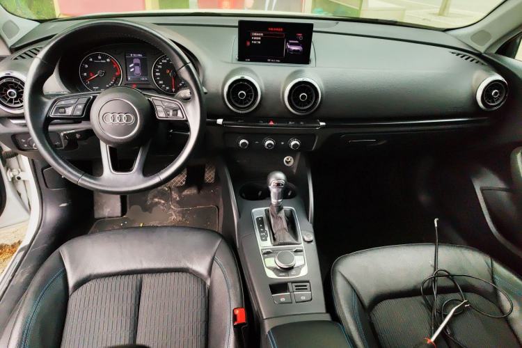 Used Audi A3 2020 Sportback 35 TFSI Fashion Edition China VI Emission Standard Center Console