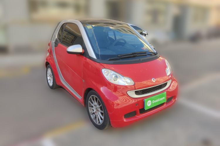 Used smart fortwo 2011 1.0 MHD Hardtop Passion Edition Front Right 45 Deg