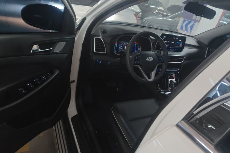 Used Hyundai Tucson 2020 280TGDi Two-Wheel-Drive GLS Fashion Edition China VI Standard