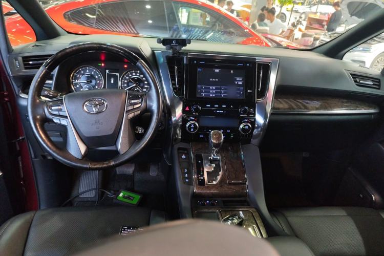 Used Toyota Alphard 2018 Revised Version 3.5L Premium Edition
