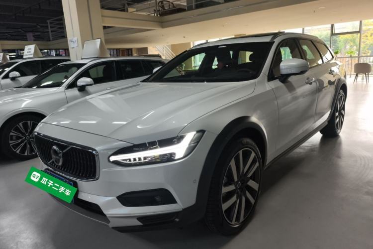 Used Volvo V90 2024 Cross Country B5 AWD Prestige Edition