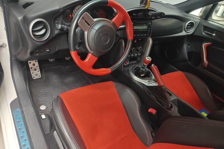 Used Toyota 86 2013 2.0L Manual Luxury Version
