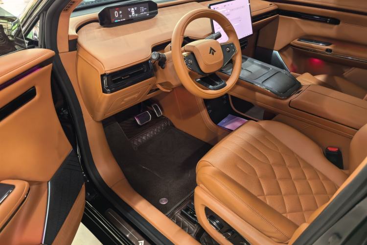 Used Hyptec HT 2025 670 Pro Left Front Seat