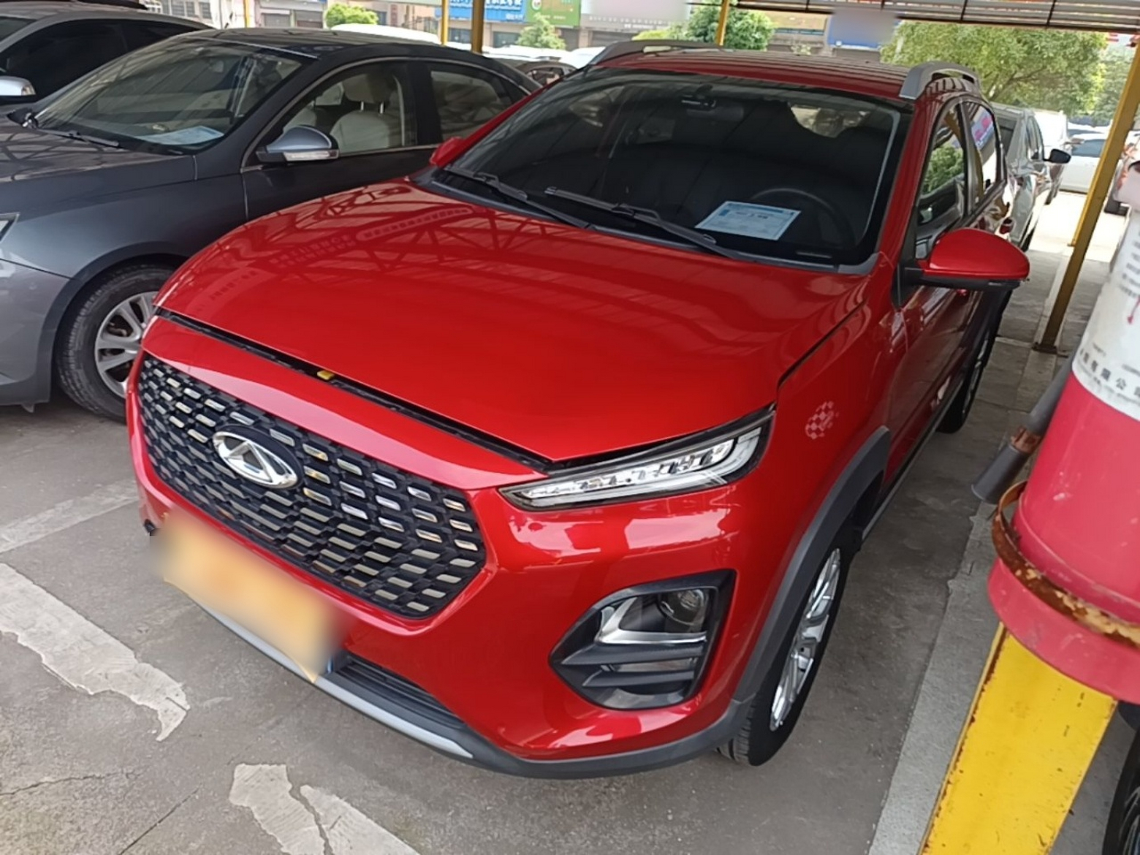 Под передней частью автомобиля