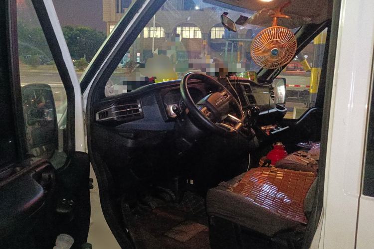 Used JMC Fushun 2023 2.0T Manual Short-Wheelbase Mid-Top Commercial Multi-Purpose 6-Seater Passenger Vehicle
