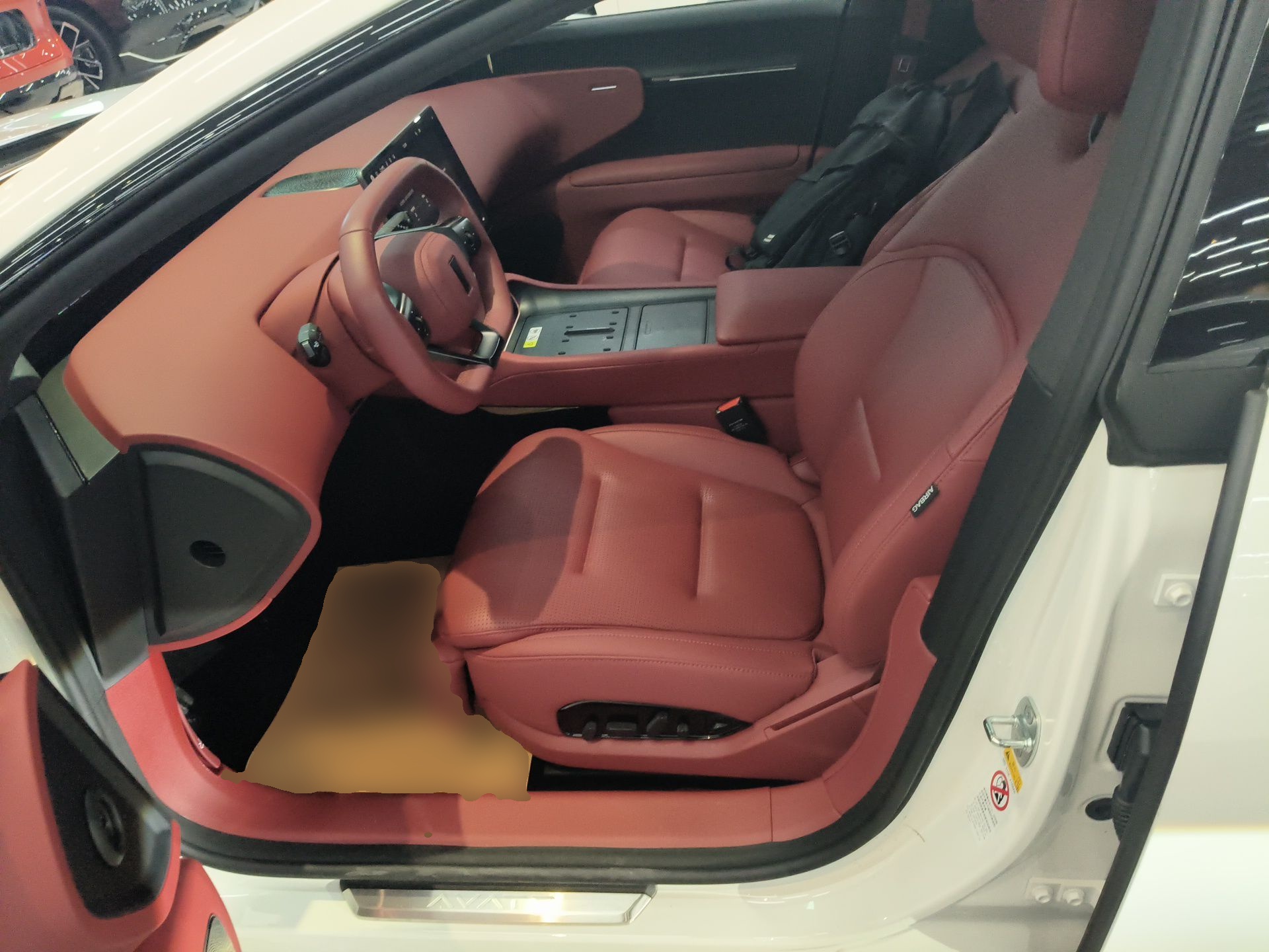 المقاعد الأمامية داخل السيارة