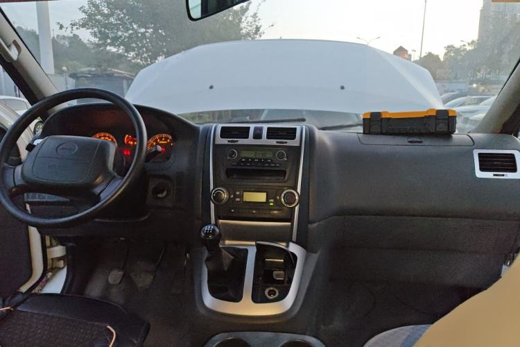 Used Jinbei Express 2020 2.0L Upgraded Version China VI Standard 6-Seater 1TZS Center Console