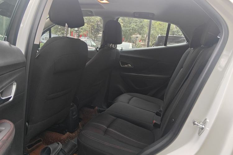 Used Buick Encore 2015 1.4T Manual Two-Wheel Drive Urban Advanced Model Interior 4