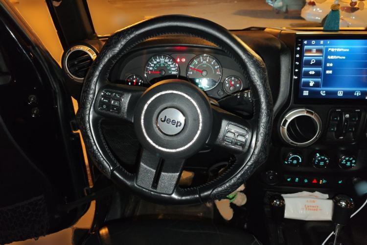 Used Jeep Wrangler 2017 3.0L Sahara Four-Door Comfort Edition Steering Wheel