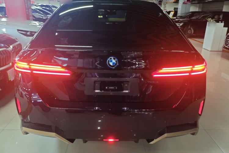 Used BMW i5 2024 eDrive 35L Luxury Model with M Sport Package
