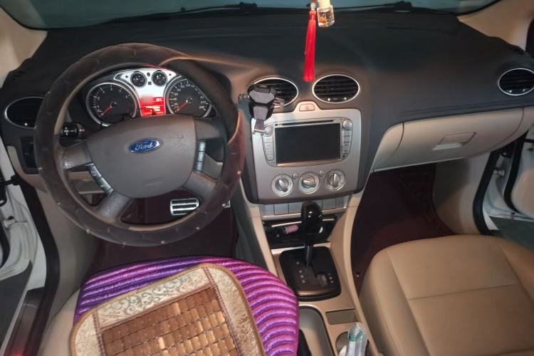 Used Ford Focus 2011 Hatchback 1.8L Automatic Fashion Edition Center Console